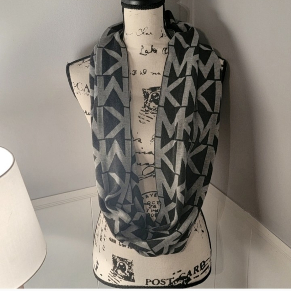 Michael Kors Reversible Infinity Scarf in Black and Gray